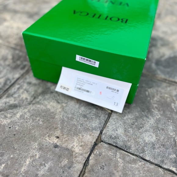 Bottega Veneta - Picture 7 of 9